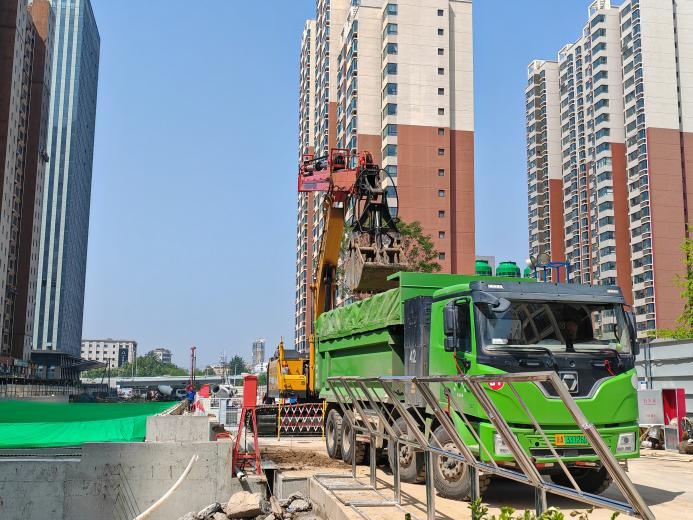 深基坑開挖土石方外運.png